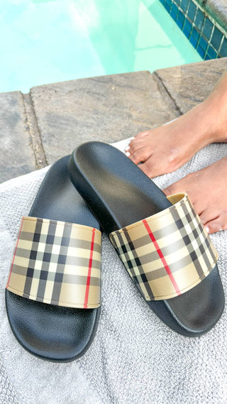 Burberry-Pool-Slides-Brown-Check-Black-Rubber-Sole