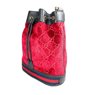 Gucci-Velvet-Bucket-bag-red